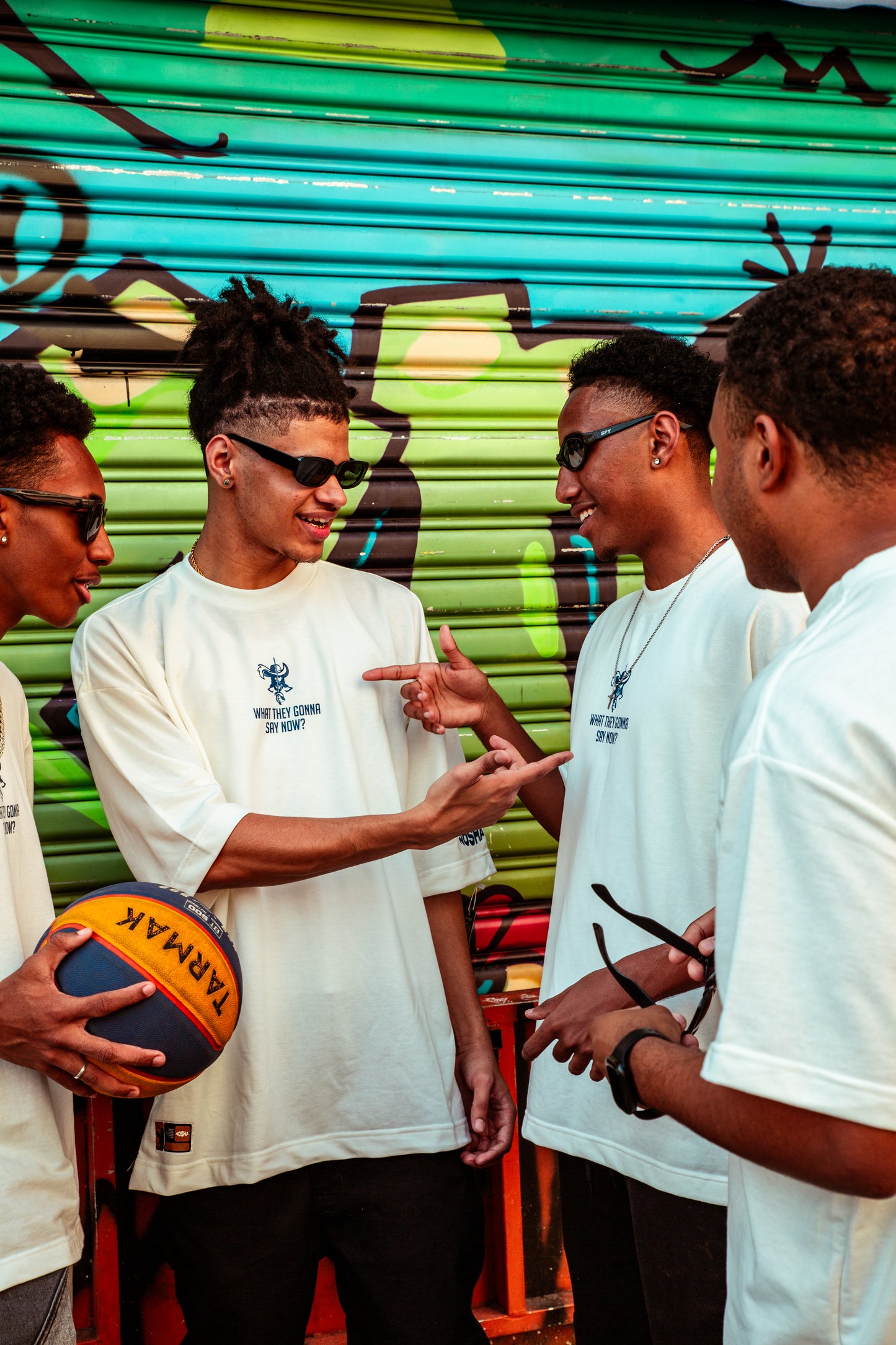 Camiseta Oversized "WTGSN?" Los 3X Mosqueteiros