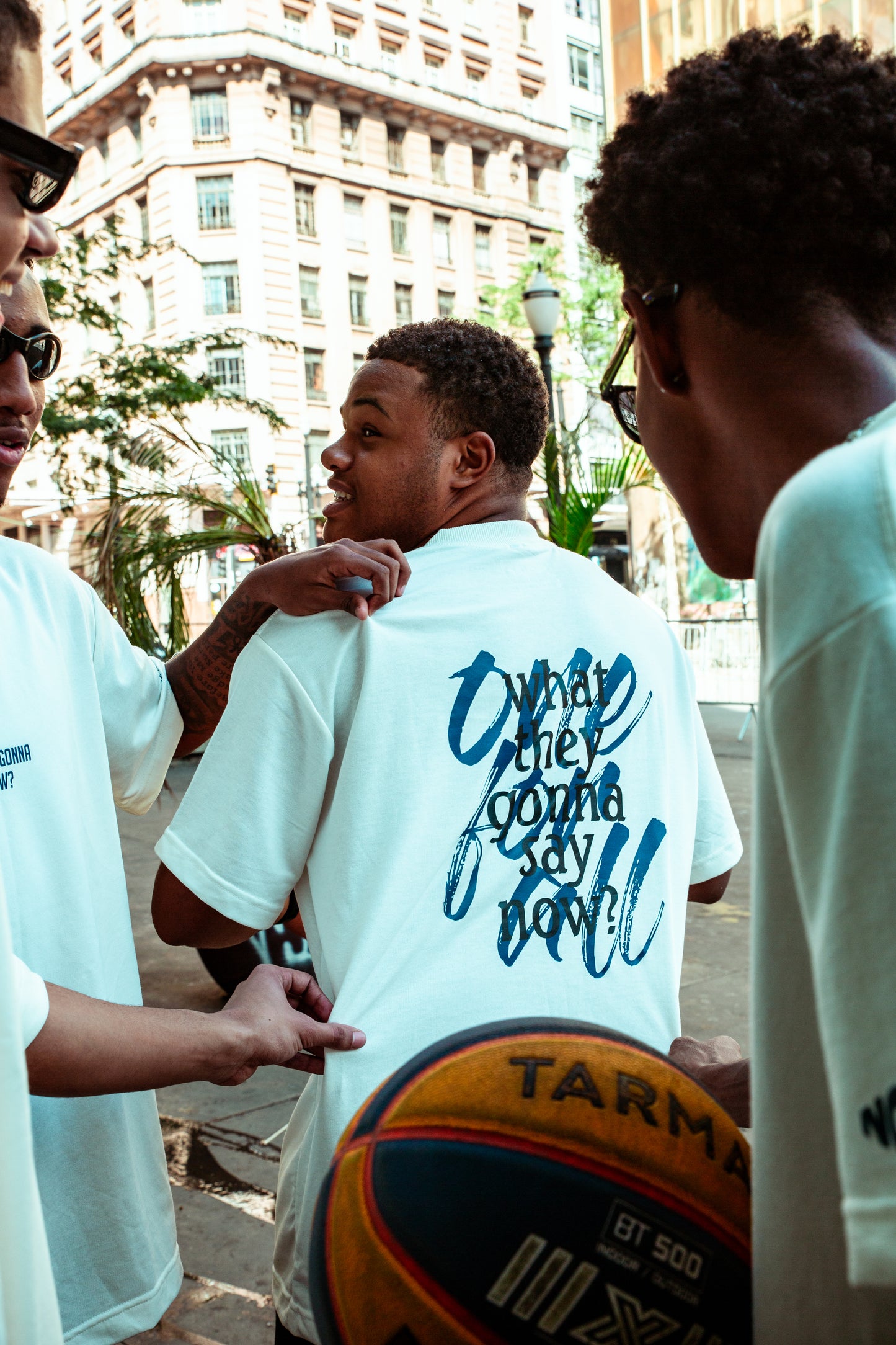 Camiseta Oversized "WTGSN?" Los 3X Mosqueteiros