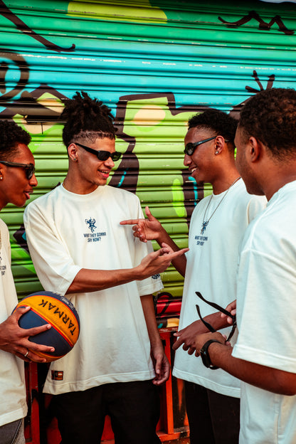 Camiseta Oversized "WTGSN?" Los 3X Mosqueteiros