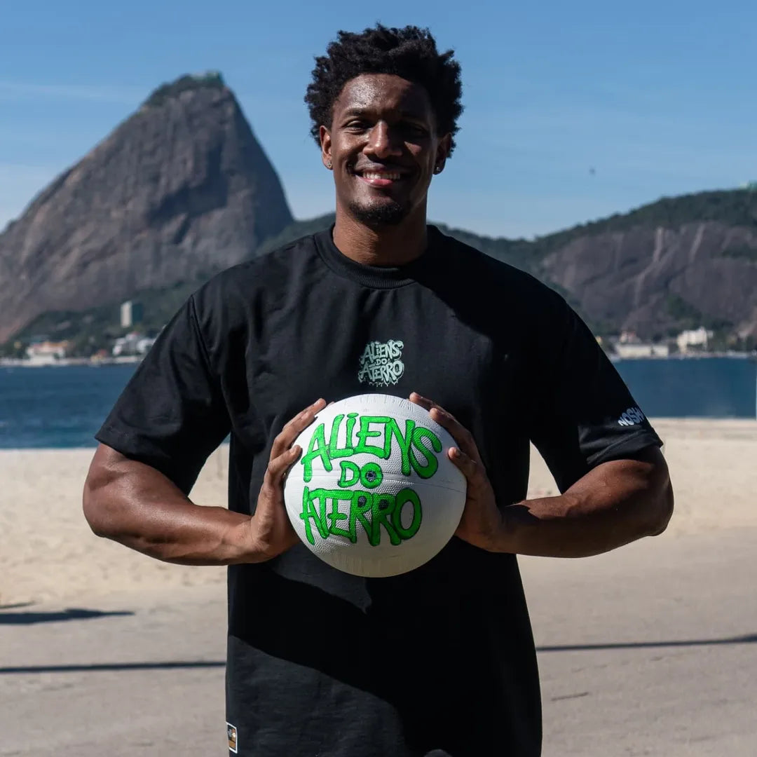 Camiseta Oversized "Aliens do Aterro"