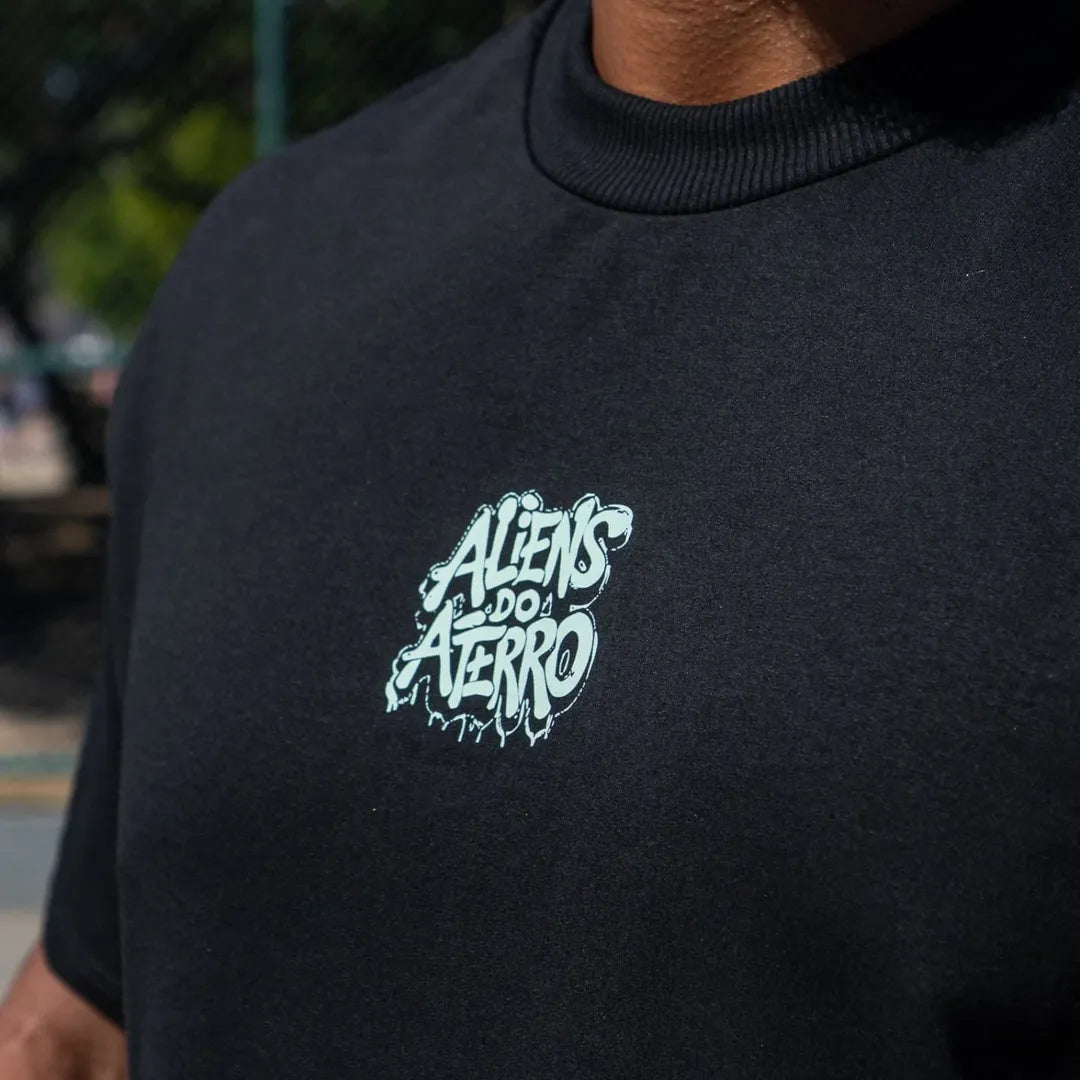 Camiseta Oversized "Aliens do Aterro"